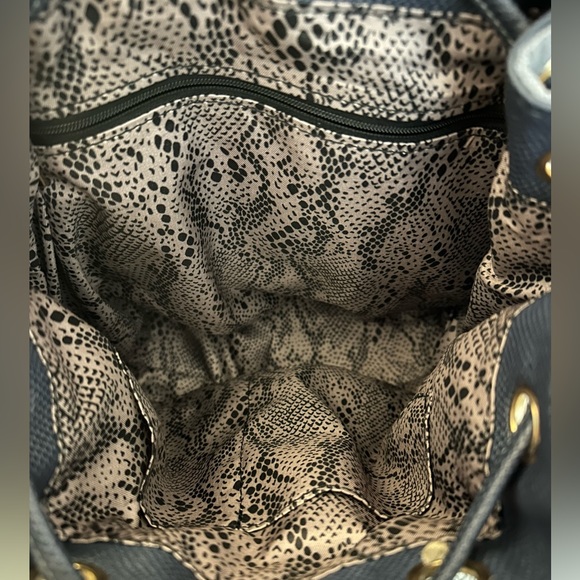 NWOT Karla Hanson RFID Travel Backpack - Picture 6 of 8